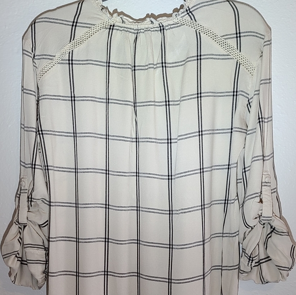 American Rag Cia Small Buttons on the Front - Picture 1 of 7